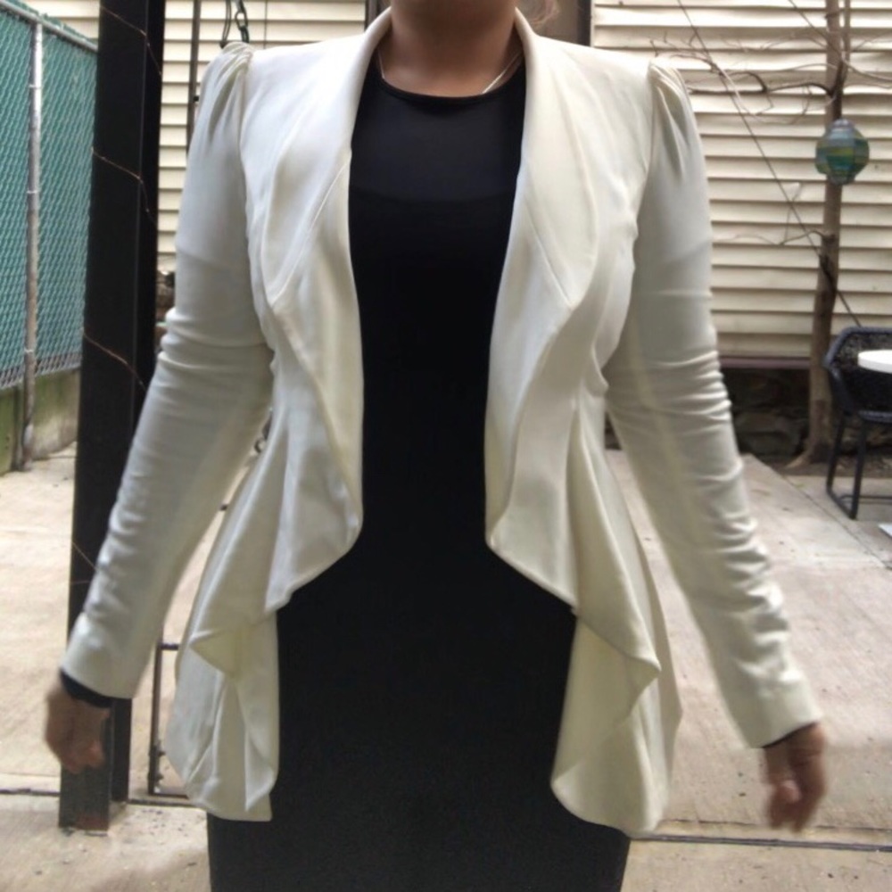 Bebe off white ruffled blazer size small NWT